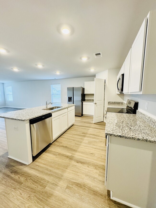 Building Photo - 1024 Kinness Dr