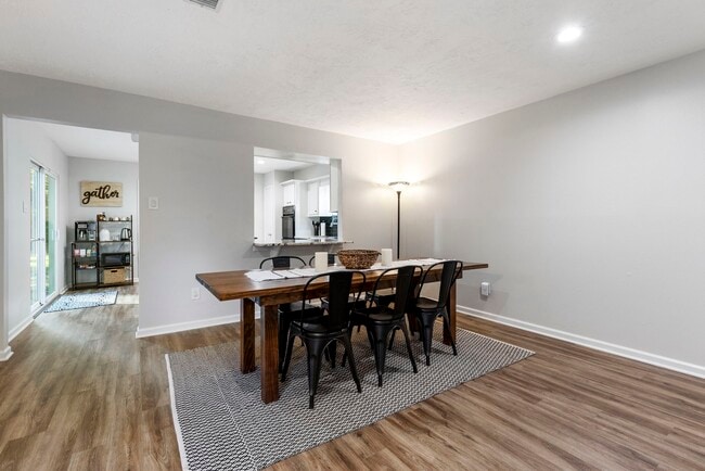 Building Photo - 623 Hickory Ridge Dr