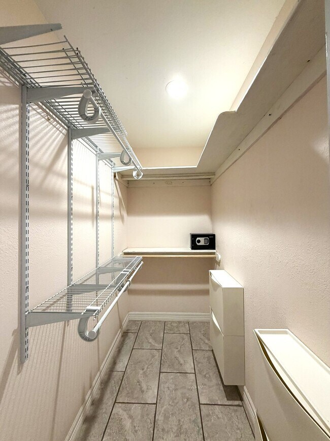 Building Photo - 5763 Westover St