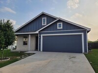 Building Photo - Gorgeous 3-bedroom, 2 Bathroom, Minutes fr...