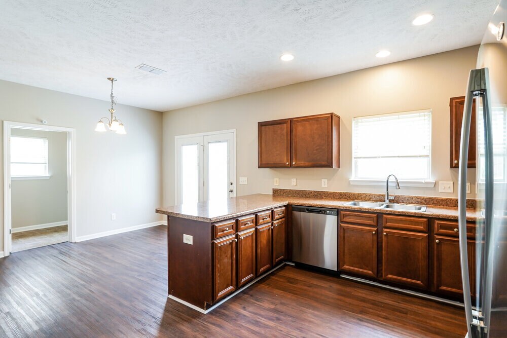 Building Photo - 1096 Shire Dr