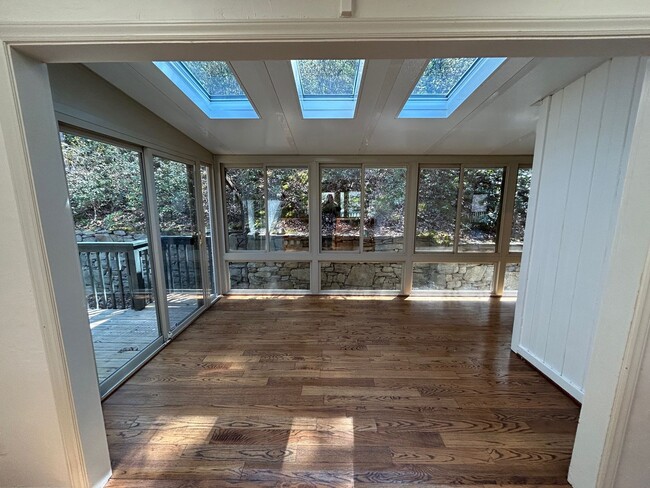 Building Photo - Central AVL - Large Custom Built Home with...