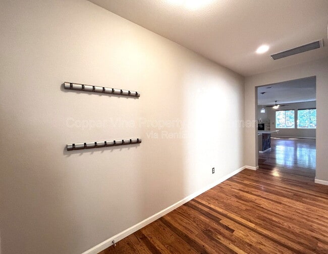 Building Photo - 900 Treece St