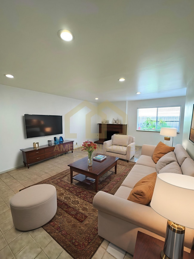 Building Photo - 309 S R St