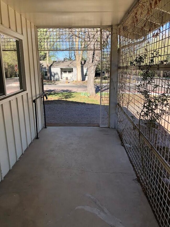 Building Photo - Charming 4 Bd, 2 Ba, Ranch Home in D-12 School District, close to Downtown, Trails and Ft. Carson