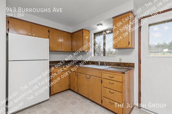 Building Photo - 943 Burroughs Ave