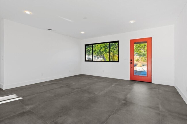 Building Photo - 2600 N Chuperosa Rd