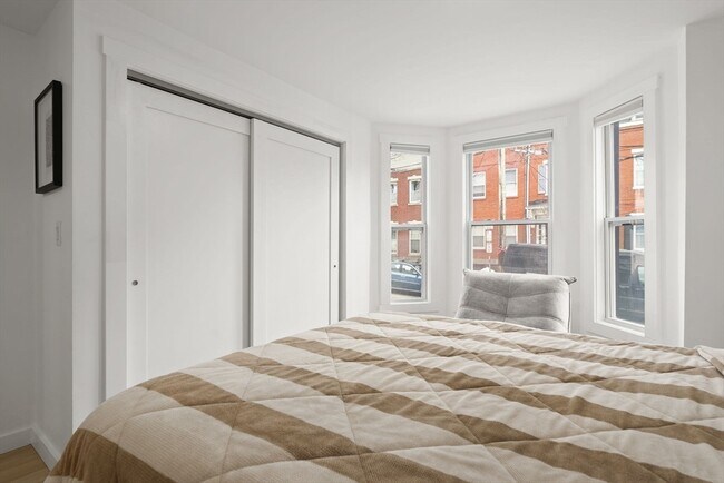 Building Photo - 42 White St