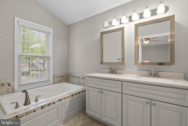 Building Photo - 20303 Marketree Pl
