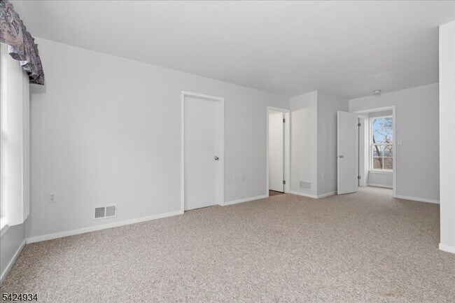 Building Photo - 5 Ajax Ct