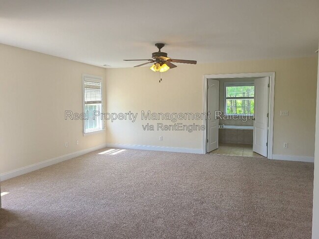 Building Photo - 7801 Kensington Manor Ln