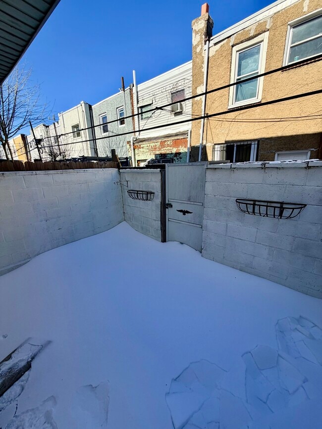 Building Photo - 1825 Dudley St