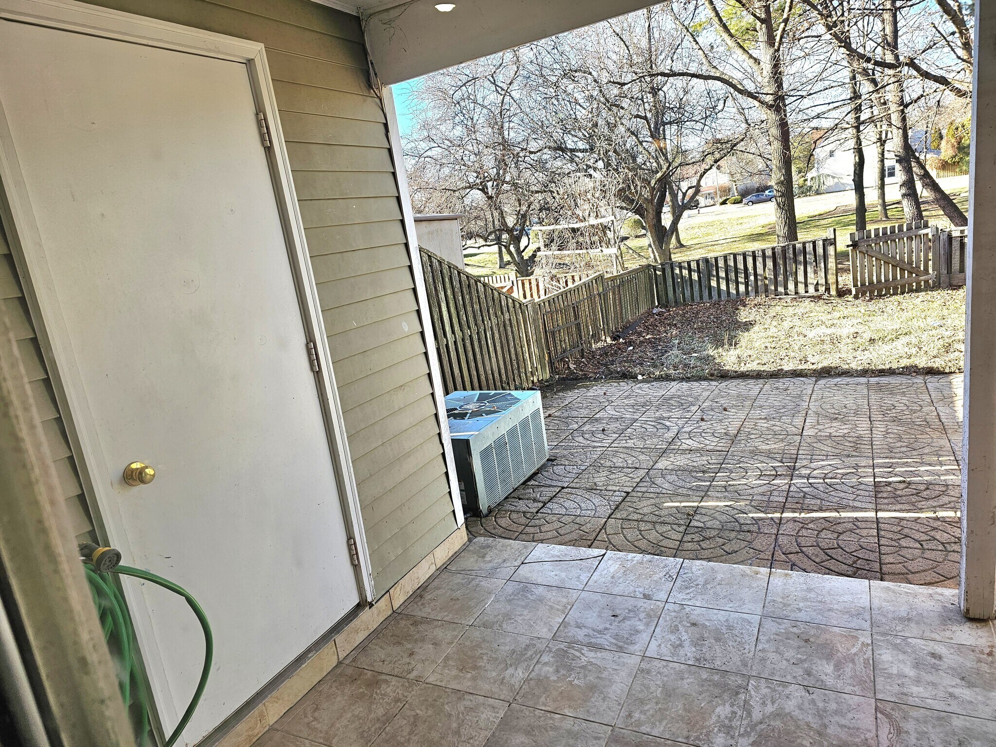 Building Photo - 37 Anderson Ct