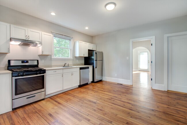 Building Photo - 915 Exum St
