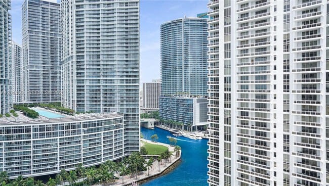 Building Photo - 801 Brickell Key Blvd