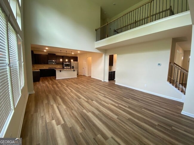 Building Photo - 5595 Mirror Lake Dr