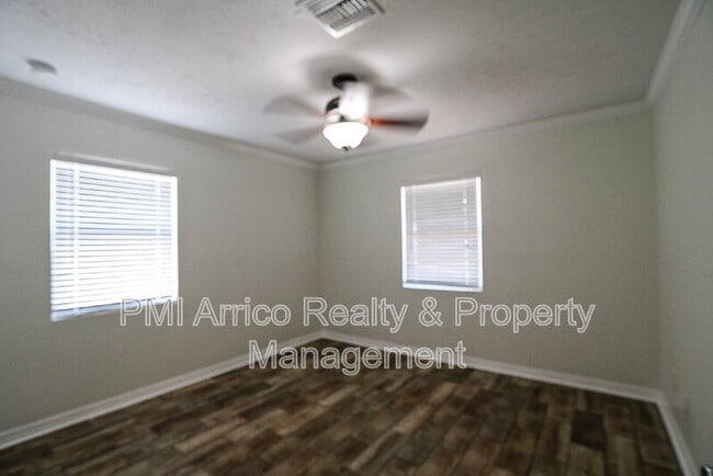 Building Photo - 4419 W Euclid Ave