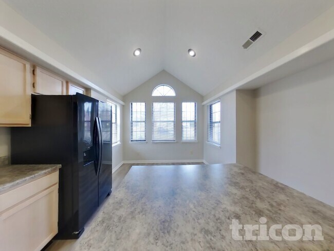 Building Photo - 6621 Pamona Cir