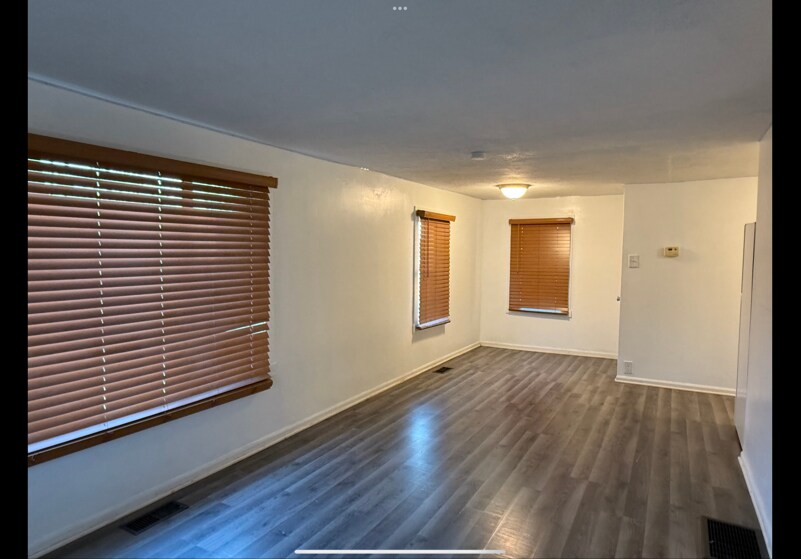 Building Photo - 2861 S Roena St