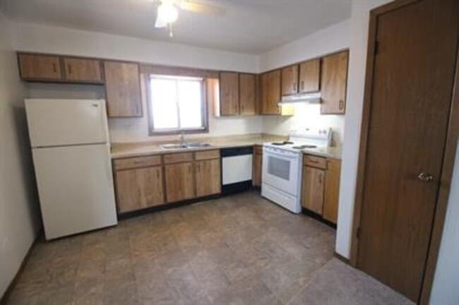 Building Photo - 481 Lindale Dr