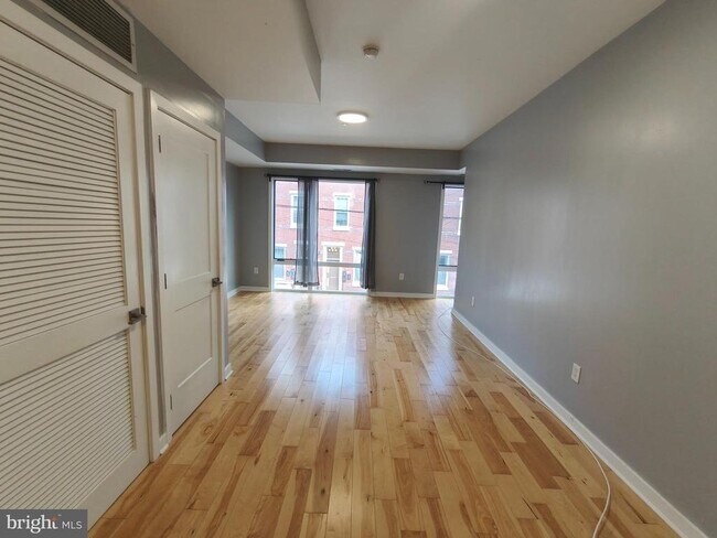 Building Photo - 924 N 15th St