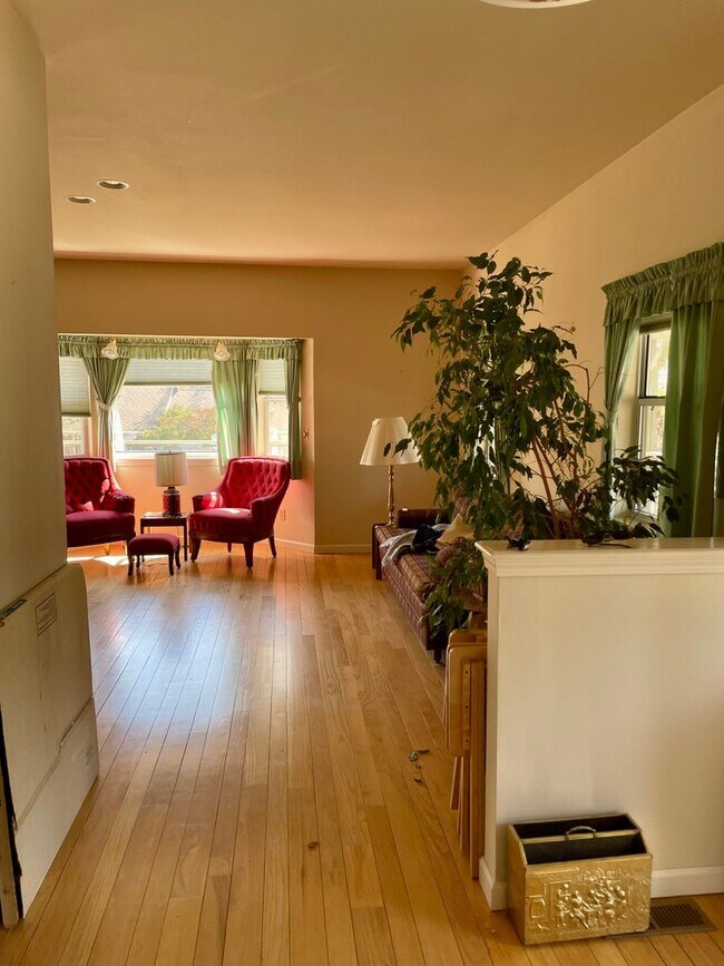 Building Photo - Large Home with RV access located in Auburn