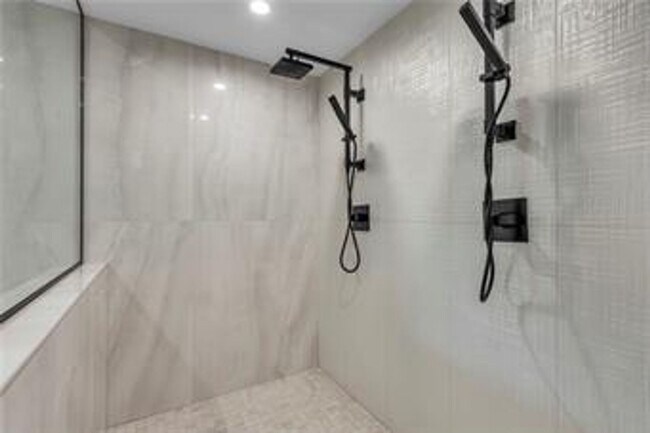 Building Photo - {5842} Luxury Rental in Forrest Ridge Esta...