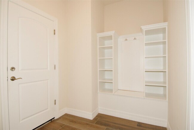 Building Photo - 4628 Pinehurst Trl E