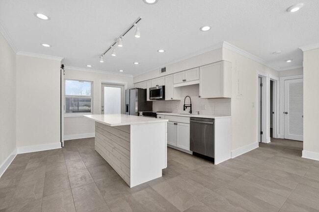 Building Photo - 624 Southwind Cir