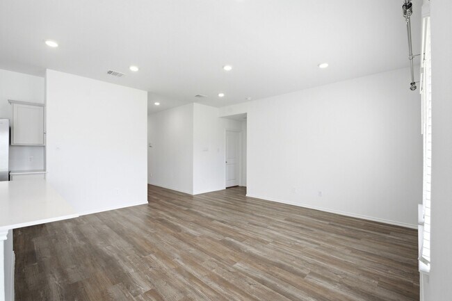 Building Photo - 40758 Rosemary Rain Ln