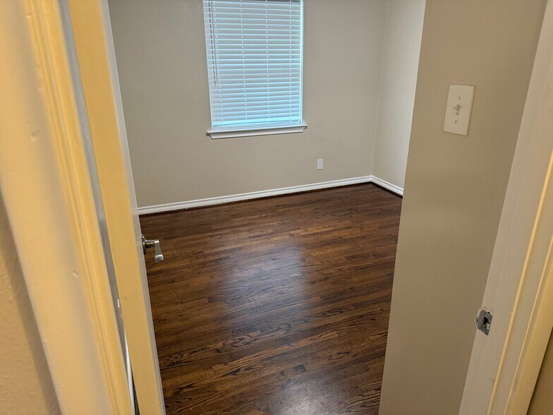 Building Photo - 8547 Stillwater Dr