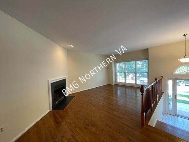 Building Photo - 2105 Kings Garden Way
