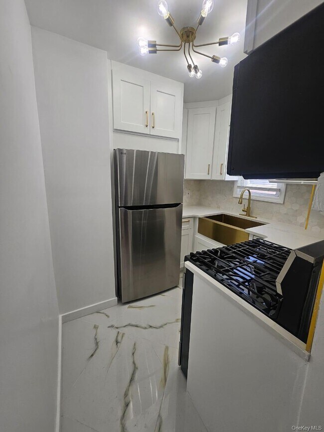 Building Photo - 192-23 116th Rd