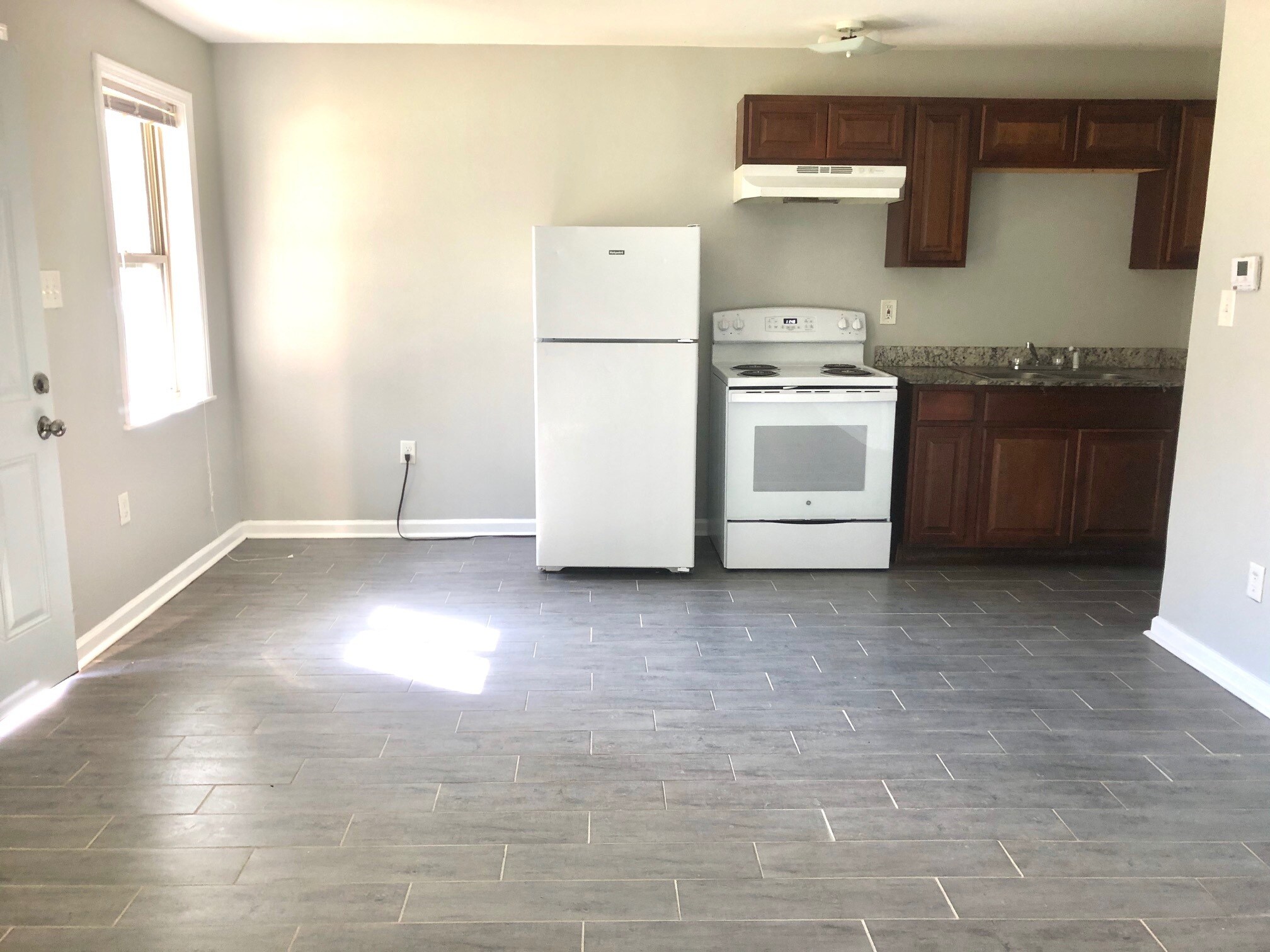 Building Photo - 312 N Chestnut St