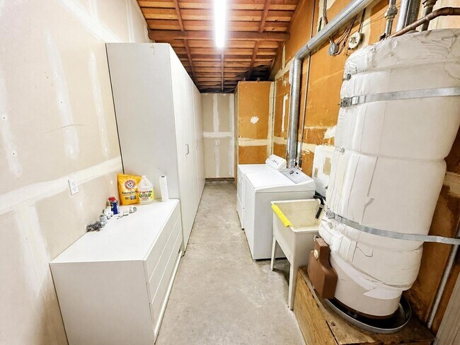 Building Photo - Bright & Spacious 3-Bedroom Home with Expansive Yard in Sacramento