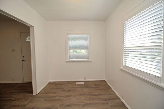 Building Photo - 2315 SE 66th Ave