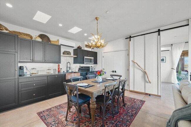 Building Photo - 60620 Kimlin Ave