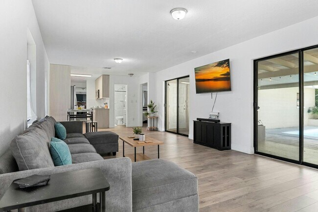 Building Photo - 919 Avenue South Southeast