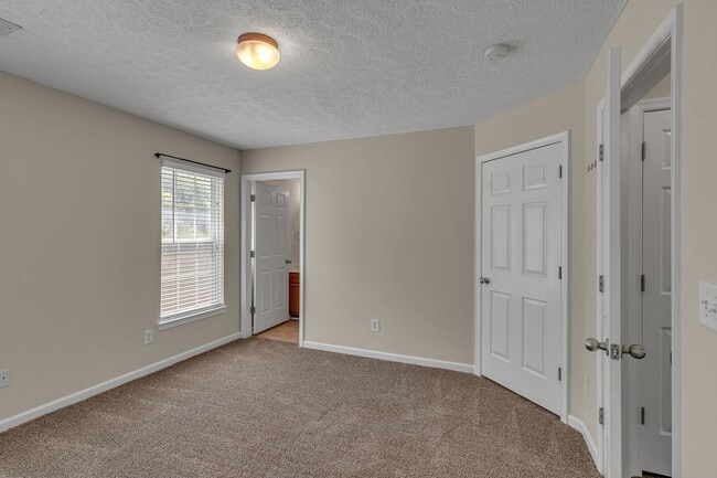 Building Photo - Spacious 2-Bedroom home in Prime West Nash...