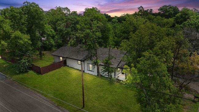 Building Photo - Charming Renovated Home for Lease in Denison!