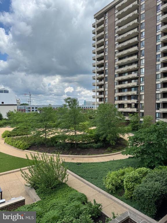 Building Photo - 1800 Old Meadow Rd