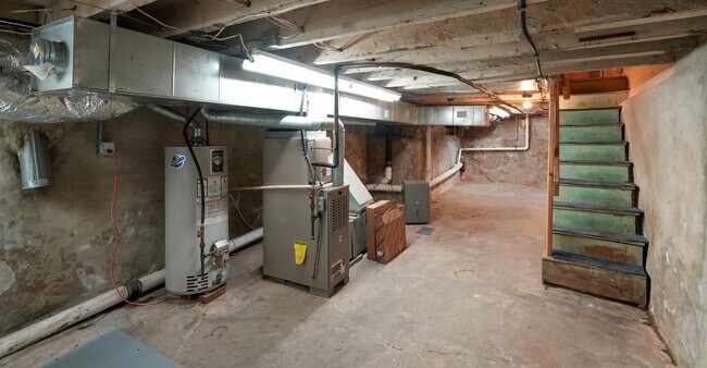 Building Photo - 2022 S Opal St