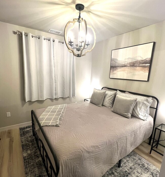 Building Photo - Beautiful 3 bed 2.5 bath Duplex Conveniently Located In Lebanon!