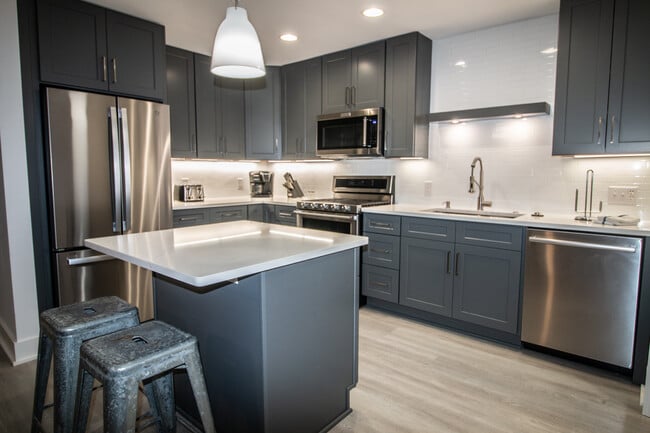 Building Photo - 67 S Lake Dr