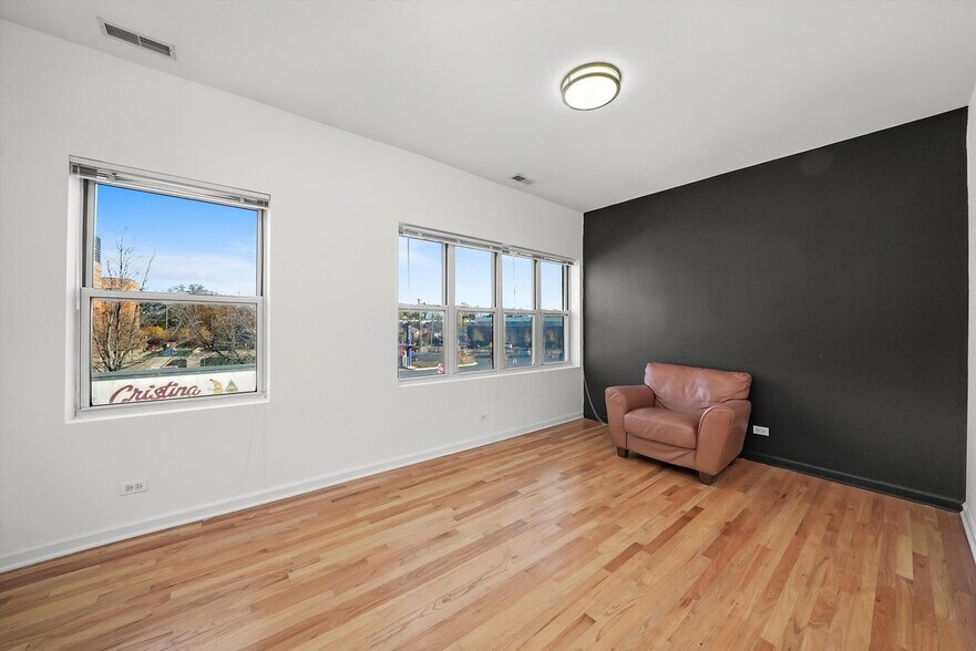 Building Photo - 3906 W Belmont Ave