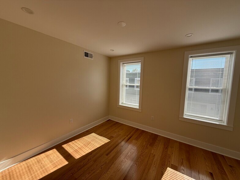 Building Photo - 2513 W Seybert St