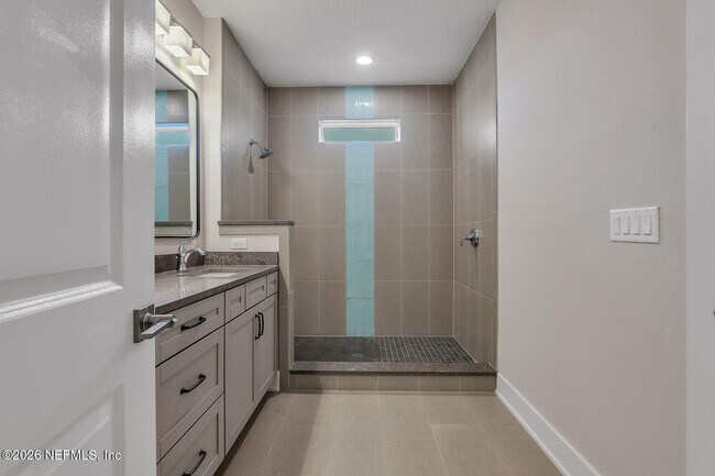 Building Photo - 459 Crestview Dr