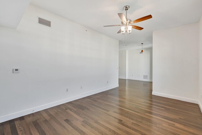 Building Photo - 610 Clematis St