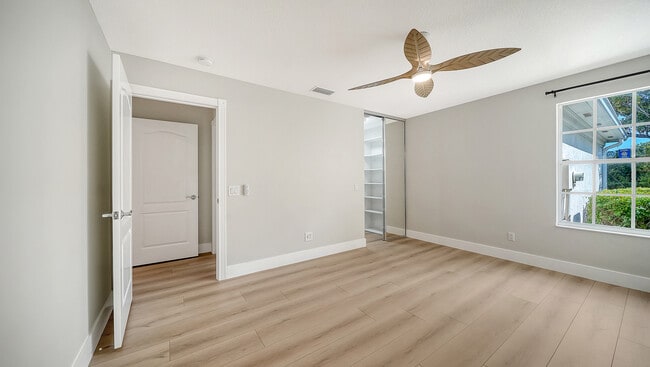 Building Photo - 5533 Avellino Pl