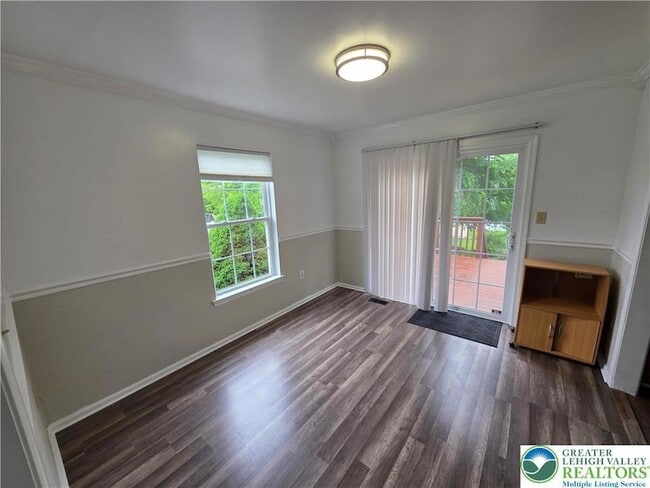 Building Photo - 965 Ramblewood Ln